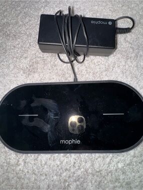 mophie Dual Wireless Charging Pad in Black